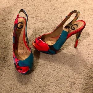 Vibrant floral Guess pumps
